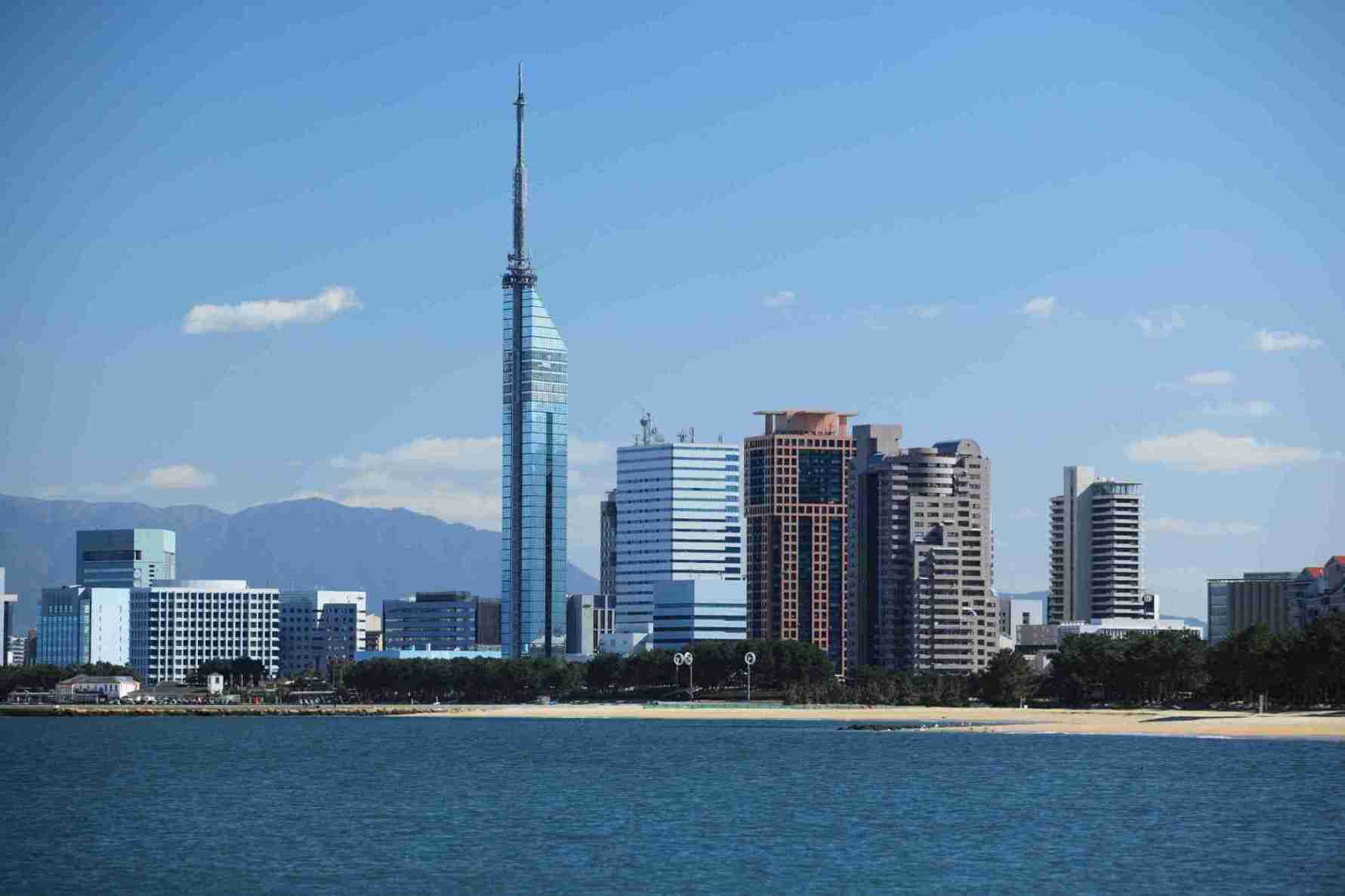 Fukuoka Tower con vista al mar