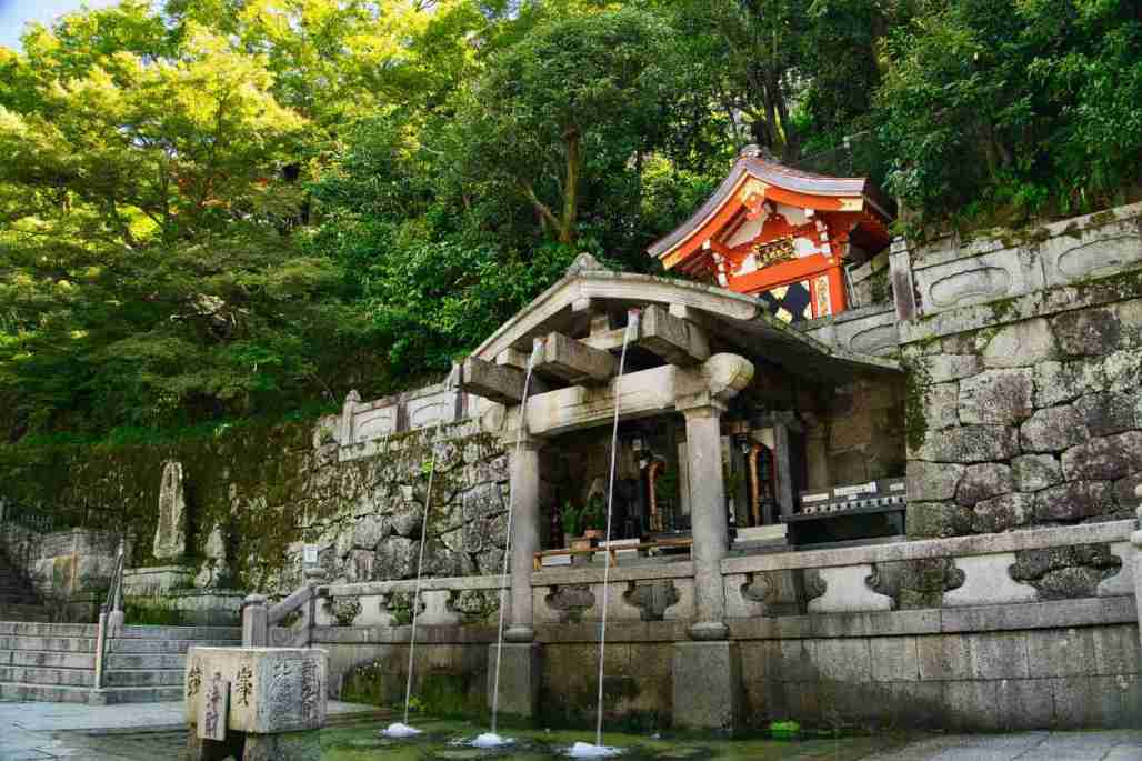 Cascadas Otowa en el templo Kiyomizu-dera