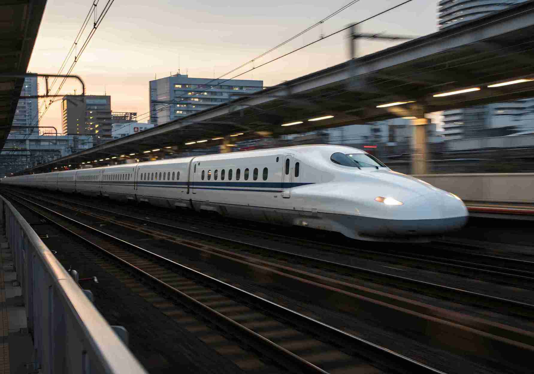 Tren Shinkansen de alta velocidad en Japón